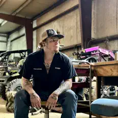 Luister naar Hillbilly Hicks, bekijk muziekvideo's, lees de bio, bekijk de tourdata, en meer!