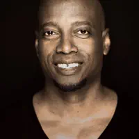 收听 undefined、观看音乐视频、阅读小传、查看巡演日期等 ！