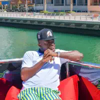 Poslechněte si interpreta undefined, sledujte hudební videa, přečtěte si životopis, podívejte se na data turné a další informace.