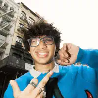 Ascolta undefined, guarda video musicali, leggi la biografia, vedi le date del tour & altro!