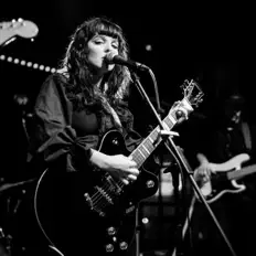 Ouve Hatchling, vê vídeos de música, lê a biografia, vê as datas da digressão e muito mais!