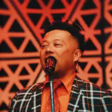 Ascolta Seishi Toya, guarda video musicali, leggi la biografia, vedi le date del tour & altro!