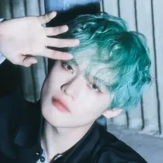 Dengarkan CHENLE, tonton video musik, baca bio, lihat tanggal tur & lainnya!