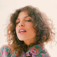 Escucha a undefined, mira vídeos musicales, lee la biografía, consulta fechas de giras y mucho más.