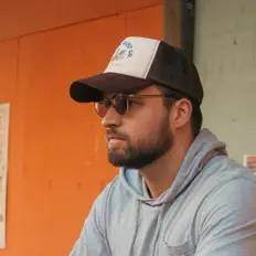 Hör dir Pabz an, schau dir Musikvideos an, lies die Biografie, finde Tourdaten und mehr!