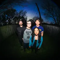 Ascolta Honey Saxon, guarda video musicali, leggi la biografia, vedi le date del tour & altro!