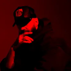 Dengarkan SCEAPHX, tonton video musik, baca bio, lihat tanggal tur & lainnya!