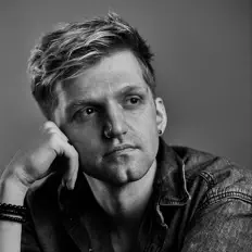 Dengarkan Jonas Gross, tonton video musik, baca bio, lihat tanggal tur & lainnya!