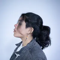 聆聽 undefined、觀看音樂影片、閱讀小傳、查看巡演日期等！