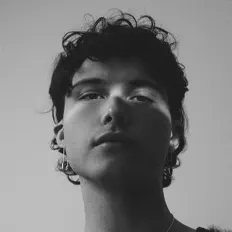 Davey Legendを聴いたり、ミュージックビデオを鑑賞したり、経歴やツアー日程などを確認したりしましょう！