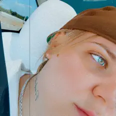 Escucha a Sarah Pollock, mira vídeos musicales, lee la biografía, consulta fechas de giras y mucho más.