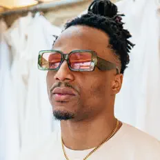 Chima Chaliceを聴いたり、ミュージックビデオを鑑賞したり、経歴やツアー日程などを確認したりしましょう！