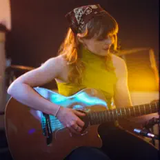 Luister naar Aslin, bekijk muziekvideo's, lees de bio, bekijk de tourdata, en meer!