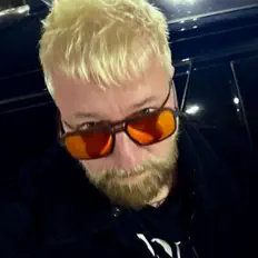 Marcoussimoを聴いたり、ミュージックビデオを鑑賞したり、経歴やツアー日程などを確認したりしましょう！