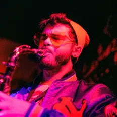 Dengarkan Steve Frieder, tonton video musik, baca bio, lihat tanggal tur & lainnya!