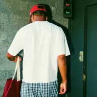 undefined dinle, müzik videolarını izle, biyografisini oku, tur tarihlerini ve daha fazlasını gör!