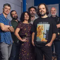 Luister naar undefined, bekijk muziekvideo's, lees de bio, bekijk de tourdata, en meer!