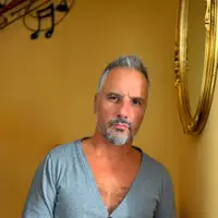 收听 undefined、观看音乐视频、阅读小传、查看巡演日期等 ！