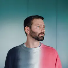 Hör dir early lights an, schau dir Musikvideos an, lies die Biografie, finde Tourdaten und mehr!