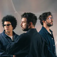 Ouça HOLY NOTHING, assista a videoclipes, leia a biografia, veja as datas das turnês e mais!