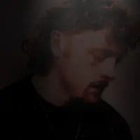 收听 undefined、观看音乐视频、阅读小传、查看巡演日期等 ！