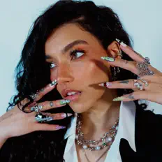 Ascolta ari hicks, guarda video musicali, leggi la biografia, vedi le date del tour & altro!