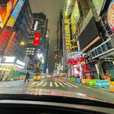 SHECHASEを聴いたり、ミュージックビデオを鑑賞したり、経歴やツアー日程などを確認したりしましょう！