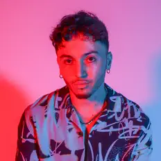 Écoutez J. Lou, regardez des vidéoclips, lisez la biographie, consultez les dates de tournée et plus encore !