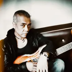 Nicholai Suzuki सुनें, म्यूज़िक वीडियो देखें, बायो पढ़ें, दौरे की तारीखें और बहुत कुछ देखें!