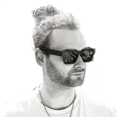 Pure Coldを聴いたり、ミュージックビデオを鑑賞したり、経歴やツアー日程などを確認したりしましょう！