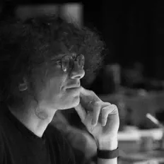 Ascolta Batu Sener, guarda video musicali, leggi la biografia, vedi le date del tour & altro!