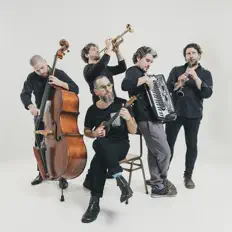 Ascolta Söndörgő, guarda video musicali, leggi la biografia, vedi le date del tour & altro!