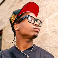 undefined सुनें, म्यूज़िक वीडियो देखें, बायो पढ़ें, दौरे की तारीखें और बहुत कुछ देखें!