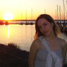 Poslechněte si interpreta sathea, sledujte hudební videa, přečtěte si životopis, podívejte se na data turné a další informace.