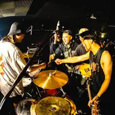 收听 Wrap Up Party、观看音乐视频、阅读小传、查看巡演日期等 ！