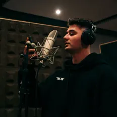 Ouve Yura, vê vídeos de música, lê a biografia, vê as datas da digressão e muito mais!