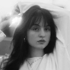 Dengarkan Aleyna, tonton video musik, baca bio, lihat tanggal tur & lainnya!