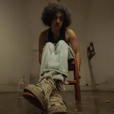 Kabirを聴いたり、ミュージックビデオを鑑賞したり、経歴やツアー日程などを確認したりしましょう！