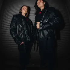 Écoutez Blood Vision, regardez des vidéoclips, lisez la biographie, consultez les dates de tournée et plus encore !