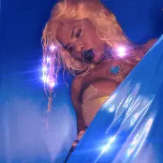 Posłuchaj wykonawcy L, obejrzyj teledyski, przeczytaj biografię, zobacz daty tras koncertowych i nie tylko!