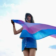 Hör dir Daniella an, schau dir Musikvideos an, lies die Biografie, finde Tourdaten und mehr!
