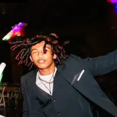 Escucha a TorXay, mira videos musicales, lee su biografía, consulta las fechas de las gira y más.