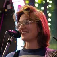 Ouve undefined, vê vídeos de música, lê a biografia, vê as datas da digressão e muito mais!