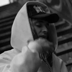 Dengarkan 01VOID, tonton video musik, baca bio, lihat tanggal tur & lainnya!