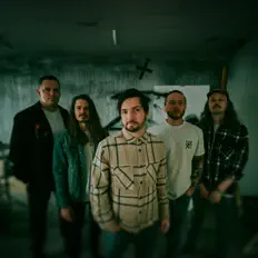 Ouve Cardinals, vê vídeos de música, lê a biografia, vê as datas da digressão e muito mais!