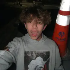 Dengarkan KMS, tonton video musik, baca bio, lihat tanggal tur & lainnya!