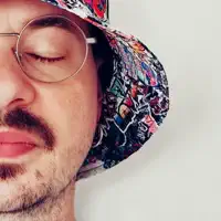 Escucha a undefined, mira videos musicales, lee su biografía, consulta las fechas de las gira y más.