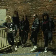 Ouça WANTED, assista a videoclipes, leia a biografia, veja as datas das turnês e mais!