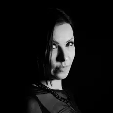Poslechněte si interpreta Candy Cox, sledujte hudební videa, přečtěte si životopis, podívejte se na data turné a další informace.