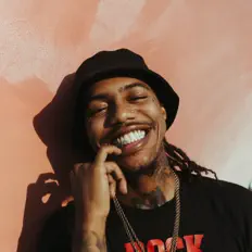 Dom 2 Timezを聴いたり、ミュージックビデオを鑑賞したり、経歴やツアー日程などを確認したりしましょう！